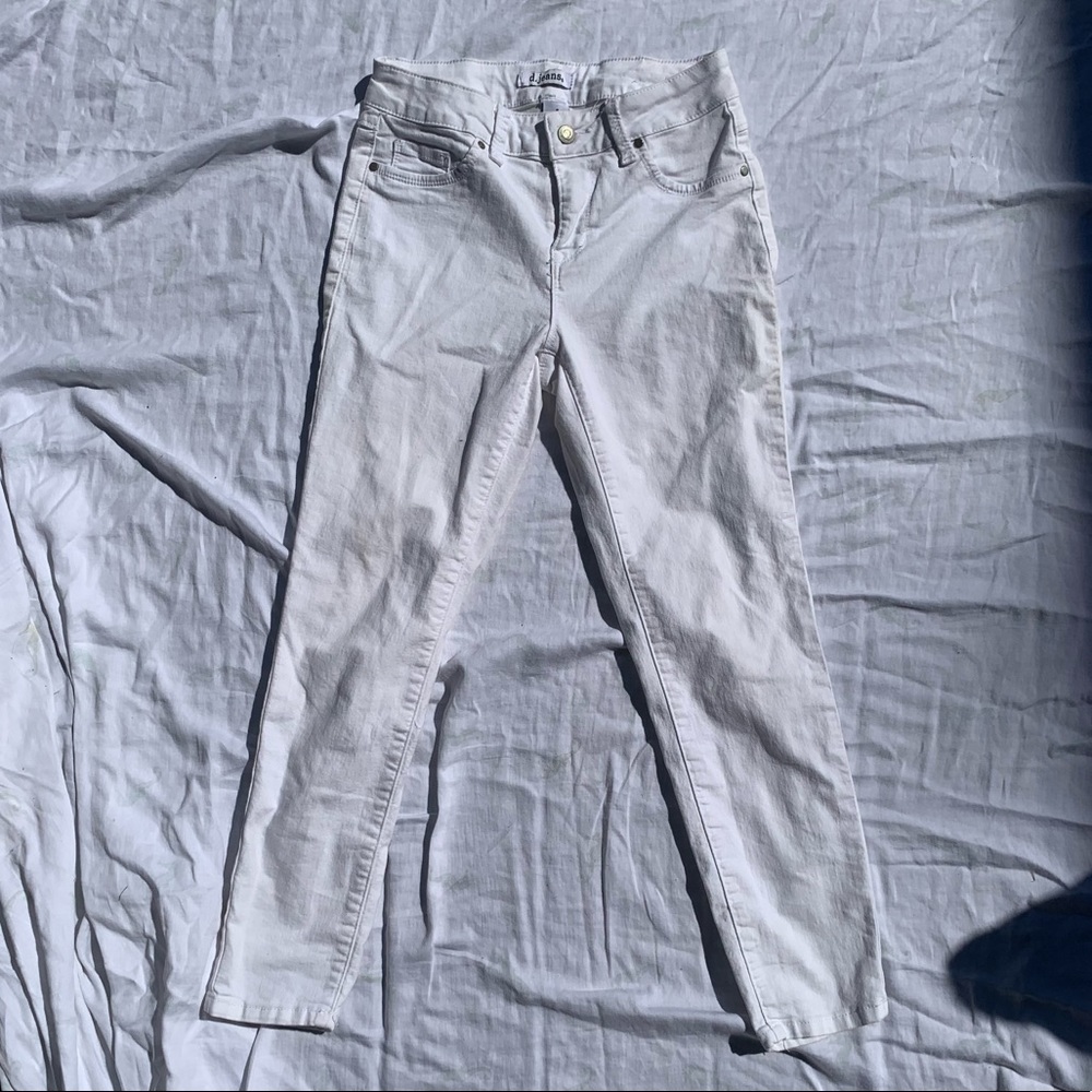 White skinny jeans